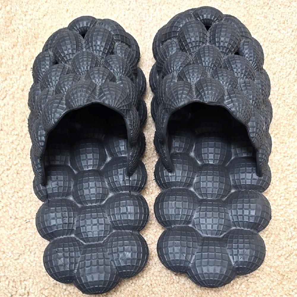 Black Textured Slide Sandals - Size US 9